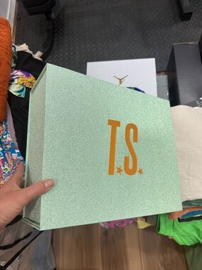 Taylor Swift Collector Box Set Sweatshirt + Sealed CD NEW Green Box Medium